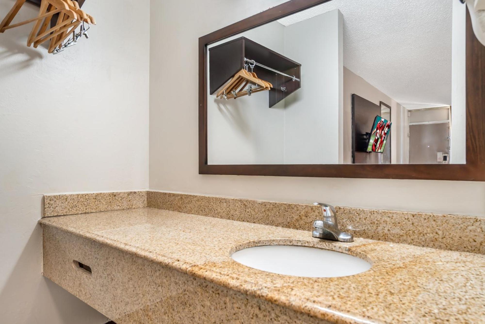 Red Roof Inn Montgomery - Midtown Екстериор снимка